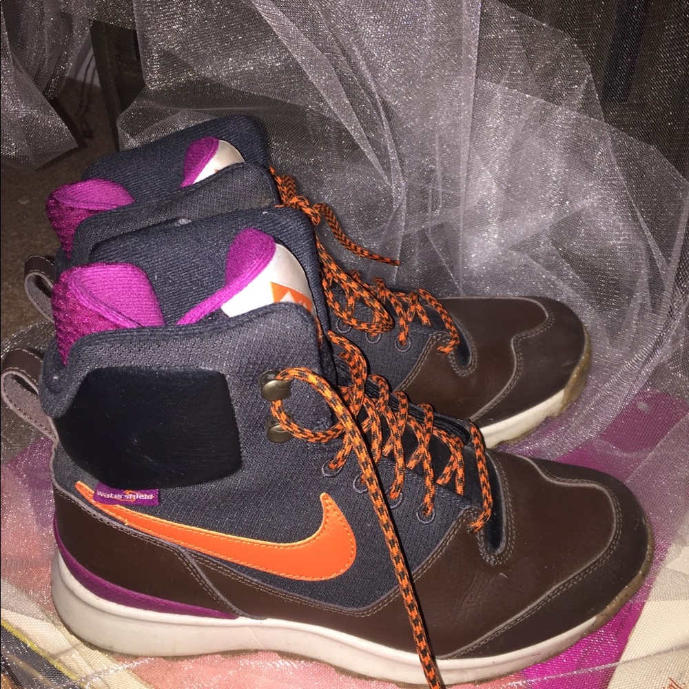 NIKE ACG STASIS BOOTS SPORTS HIKING URBAN WINTER